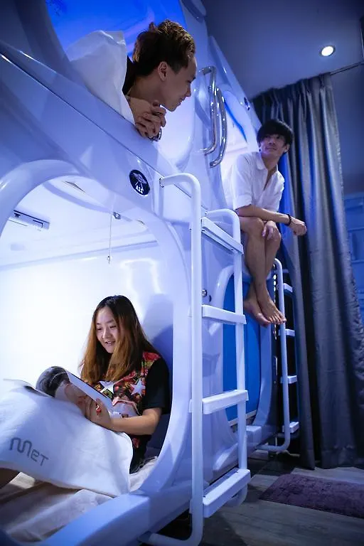 Met A Space Pod @ Boat Quay Singapore