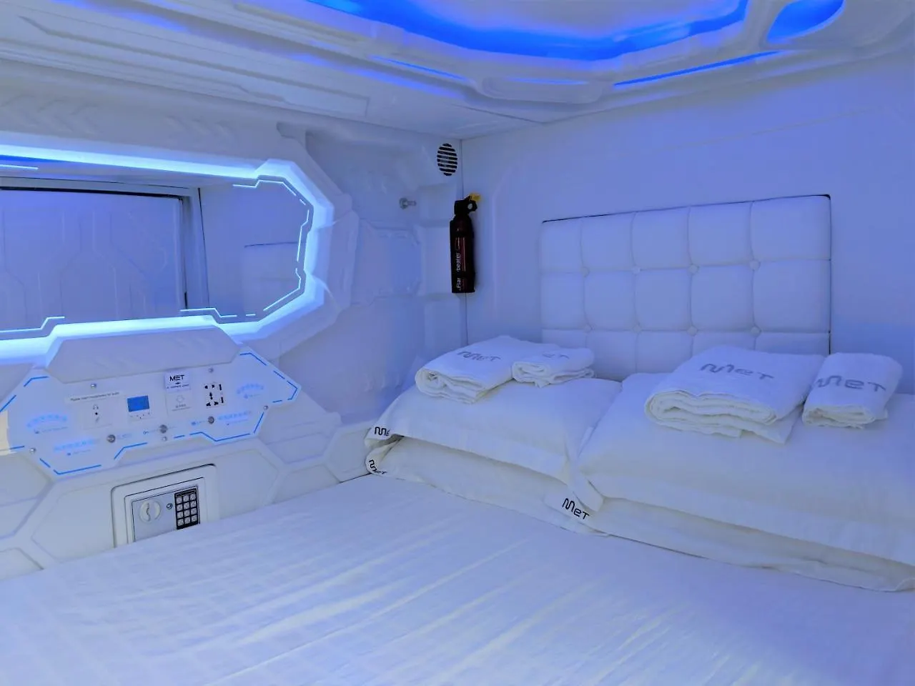 Met A Space Pod @ Boat Quay Singapore Singapore