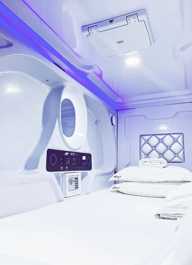 Met A Space Pod @ Boat Quay Singapore