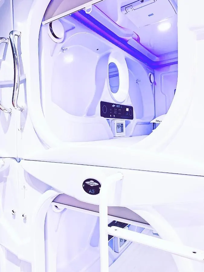 Met A Space Pod @ Boat Quay Singapore Capsule hotel